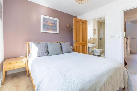 1 Boleyn Row (15).jpg