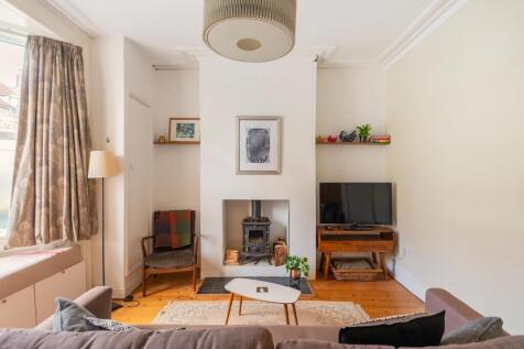 2C5R8SG - Living Room A.jpg