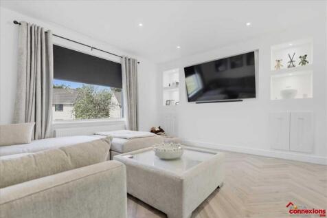 Lounge Area (1)