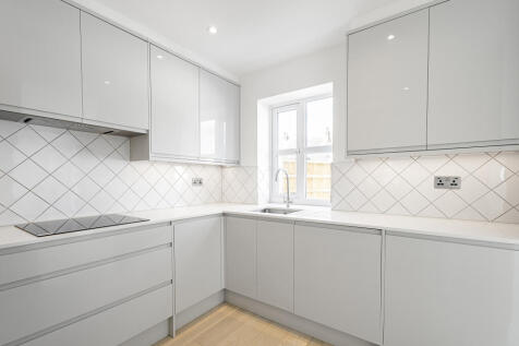 Plot 1 kitchen