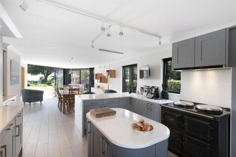 Kitchen / Dining