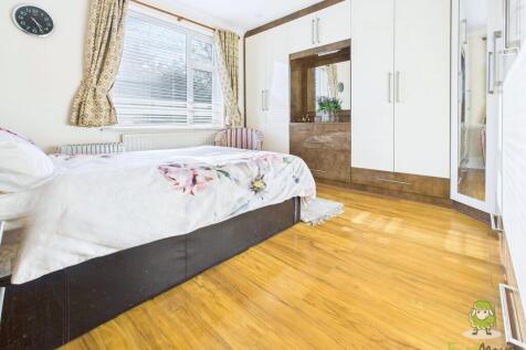 CAM01543G0-PR0159-STILL052