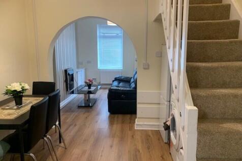 ** Zero Deposit Guarantee Available **
Now available to move in to! This well presented two bedroom mid terrace property is now available to move in to for a long term let, fully furnished. Call us to