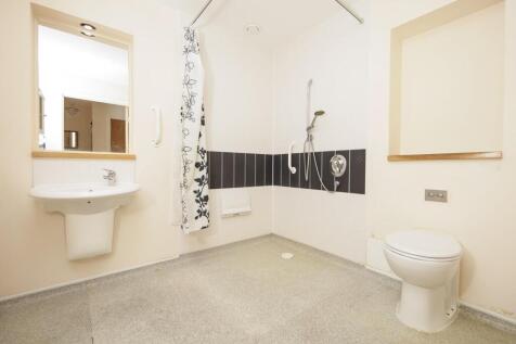 150 Queensway Court_-5.jpg