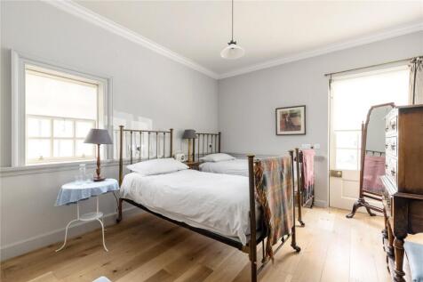 10 bed, 6 bath Detached in Edinburgh - Photo 32