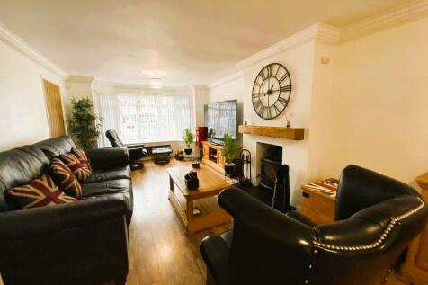 LIVING ROOM 24'5 x 11'6