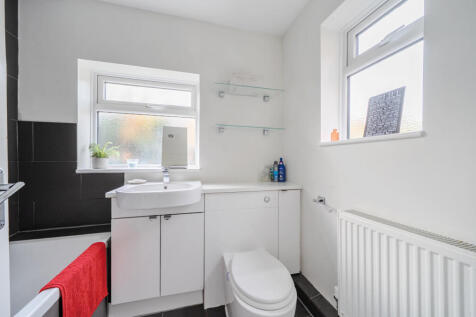 1371611-7-690b67a...