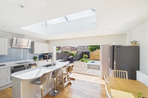Presented by Clinton at EweMove Bexleyheath and Da
