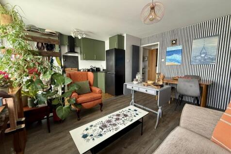 Living Area: