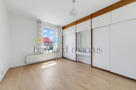 **Zero Deposit Available**
Spacious three-bedroom house ideally located on a popular residential road in Thornton Heath, offering generous living accommodation and excellent access to transport links