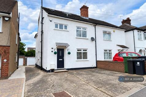 4 bed semi-detached house for rent in White Horse Lane, St Albans, AL2