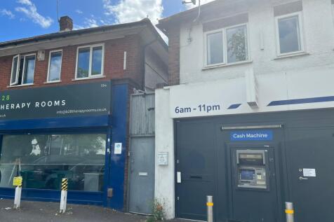 TWO BEDROOM FLAT TO LET ** NEWLY REFURBISHED ** MODERNISED ** CALL NOW TO ARRANGE A VIEWING **