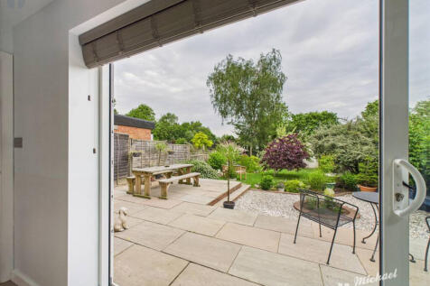 CAM03218G0-PR0684-STILL014-thumbnail-h750-70