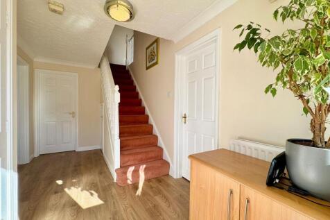 Entrance hall (1).jpg