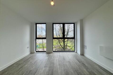 Living Room Pic 2.jpeg