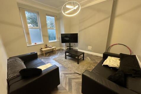 6 Bedroom House in M14 5EA