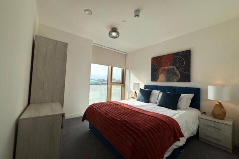 A stunning 2 bed, 2 bath apartment located in the heart of Birmingham city centre, just minutes from Grand Central Station.