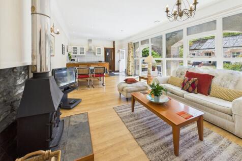 CAM03481G0-PR0098-STILL014