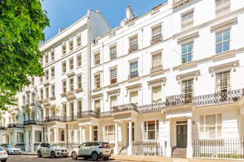 Available from 26 Sep, furnished. Luxury and spacious studio apartment for rent is located on lower ground floor in Craven Hill Gardens, Bayswater. This contemporary apartment has been finished to a h
