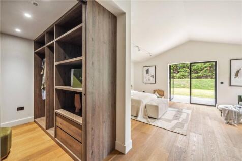 Bed 1 Wardrobes Left