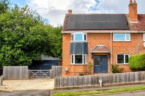 Hall Close Stoneleigh - Matt Clinton EweMove Kenil