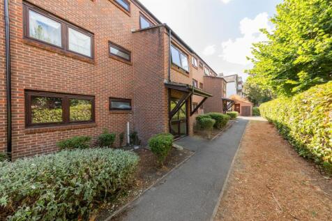 Churchfields, E18