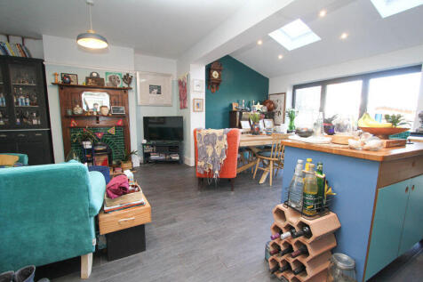 Open Plan Kitchen/Living Area