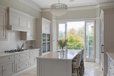 7 bed, 4 bath Detached in Bristol - Photo 4