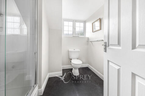 Ensuite to Bedroo...