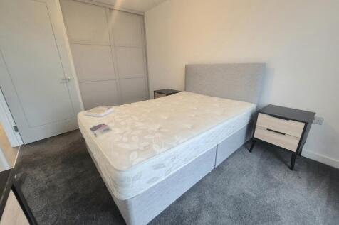 1 Bedroom Flat in HX1 5ES