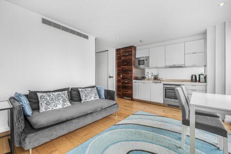 Superb high spec studio suite in Ontario Tower, E14, a prime riverside development with 24hr concierge & security, gym, pool, sauna & steam room. It boasts wood flooring, fully integrated kitchen, mar