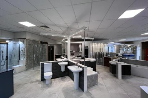 Showroom to rent in maltby