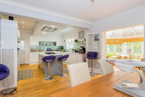 Kitchen/Breakfast...
