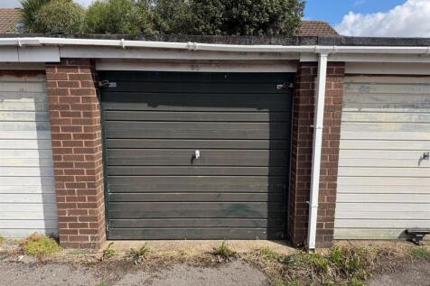 Garage Southfields Road 1.jpg