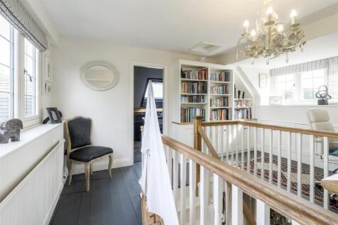 1 Knowle Hill, Hurley