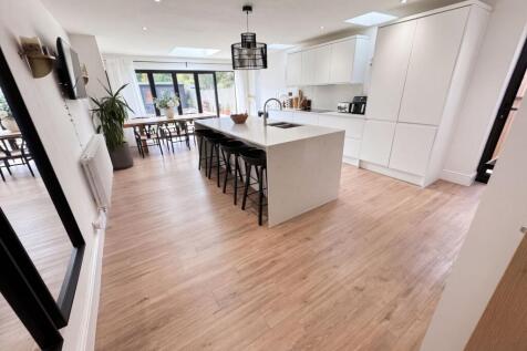 Kitchen / Diner / Entertaining