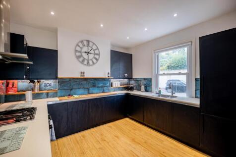 Kitchen 1.jpg