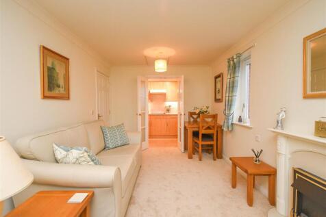 28 Wombrook Court - Living Kitchen Room.jpg