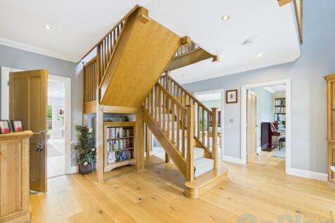 CAM04024G0-PR0028-STILL006