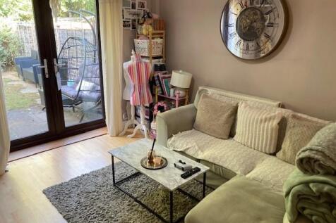 Living Room2.jpg