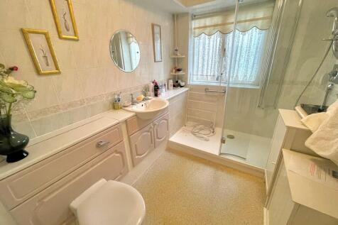 27 The Leas Showe...