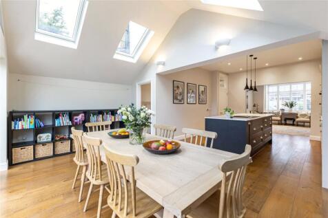 4 bed, 2 bath Terraced in belfast - Photo 5