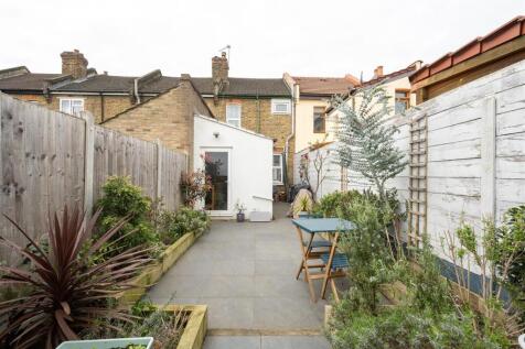 Odessa Road, E7