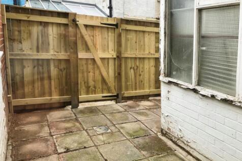 509c15b1-Yard.jpg