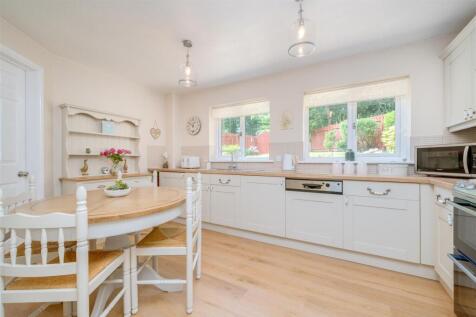 19 Sunningdale Croft-21.jpg