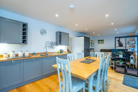 Dining Area.jpg