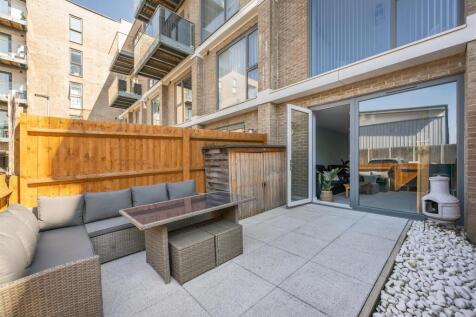 Hickman Avenue, E4