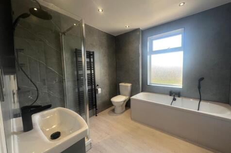stanhill bathroom1.jpg