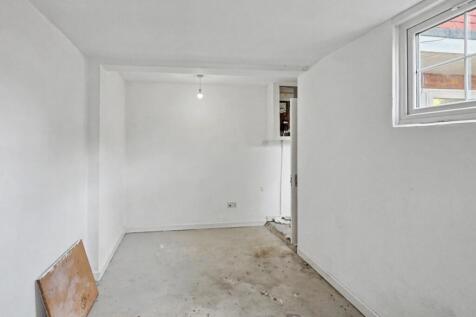 30 Andover Close, Uxbridge UB8 2XH