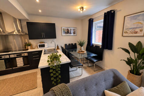 8 Bedroom Semi-Detached in YO10 3LA